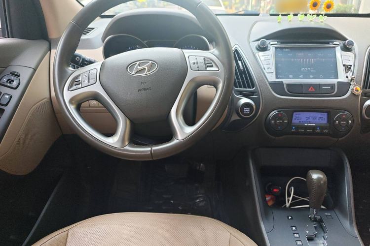 Used Hyundai ix35 2013 2.0L Automatic Two-Wheel Drive Smart GLS China IV Standard Steering Wheel