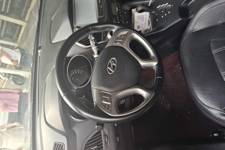 Used Hyundai ix35 2013 2.0L Automatic Two-Wheel Drive Smart GLS China IV Standard Steering Wheel