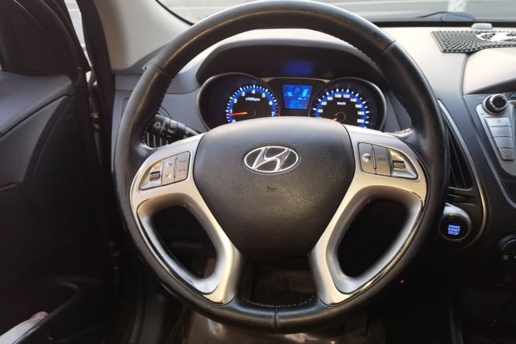 Used Hyundai ix35 2013 2.0L Automatic Two-Wheel Drive Smart GLS China IV Standard Steering Wheel