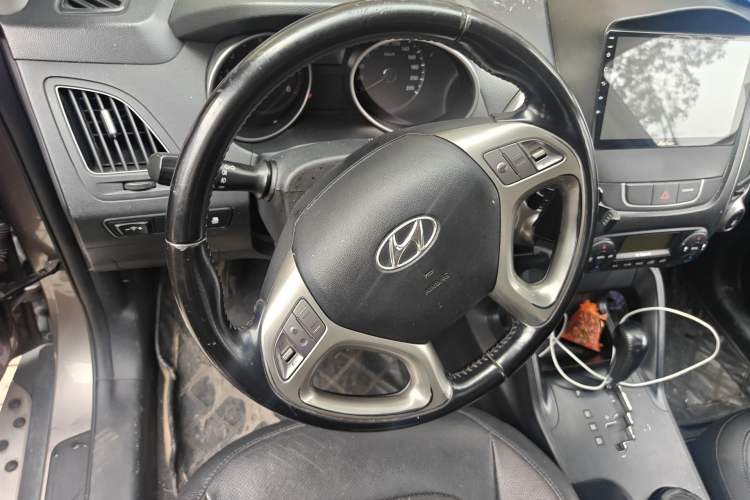 Used Hyundai ix35 2013 2.0L Automatic Two-Wheel Drive Smart GLS China IV Standard Steering Wheel