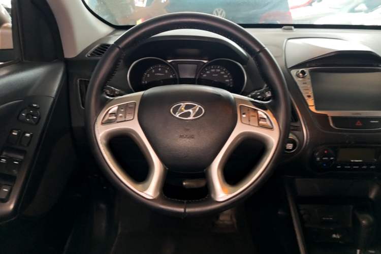 Used Hyundai ix35 2013 2.0L Automatic Two-Wheel Drive Smart GLS China IV Standard Steering Wheel
