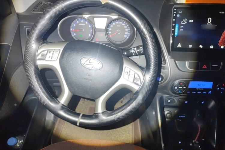 Used Hyundai ix35 2013 2.0L Automatic Two-Wheel Drive Smart GLS China IV Standard Steering Wheel