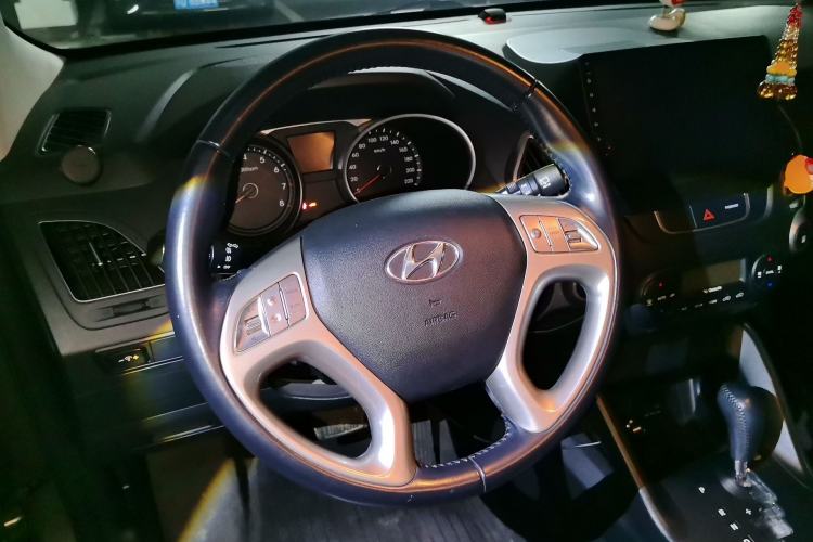 Used Hyundai ix35 2013 2.0L Automatic Two-Wheel Drive Smart GLS China V Standard Steering Wheel