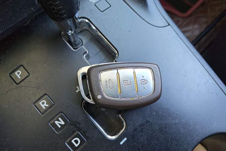 Used Hyundai ix35 2013 2.0L Automatic Two-Wheel Drive Smart GLS China IV Standard Vehicle Key
