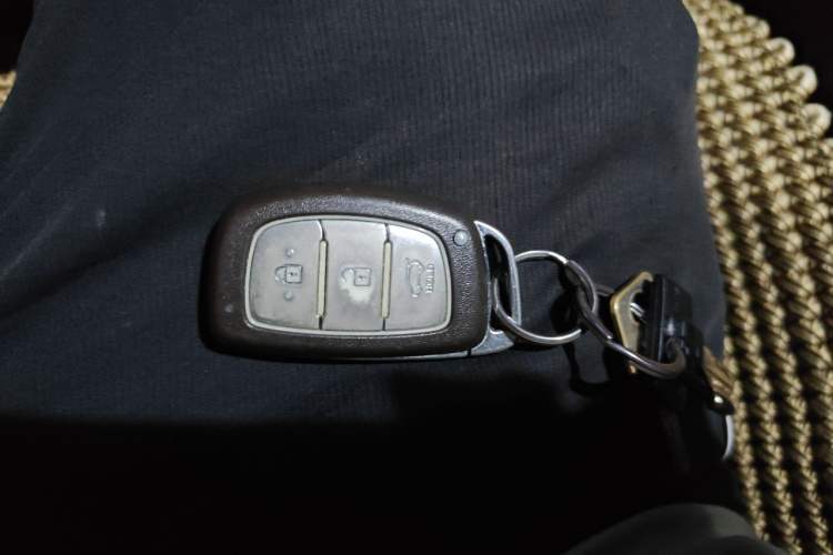 Used Hyundai ix35 2013 2.0L Automatic Two-Wheel Drive Smart GLS China IV Standard Vehicle Key