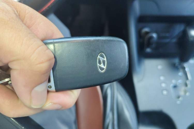 Used Hyundai ix35 2013 2.0L Automatic Two-Wheel Drive Smart GLS China IV Standard Vehicle Key