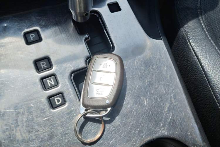 Used Hyundai ix35 2013 2.0L Automatic Two-Wheel Drive Smart GLS China IV Standard Vehicle Key