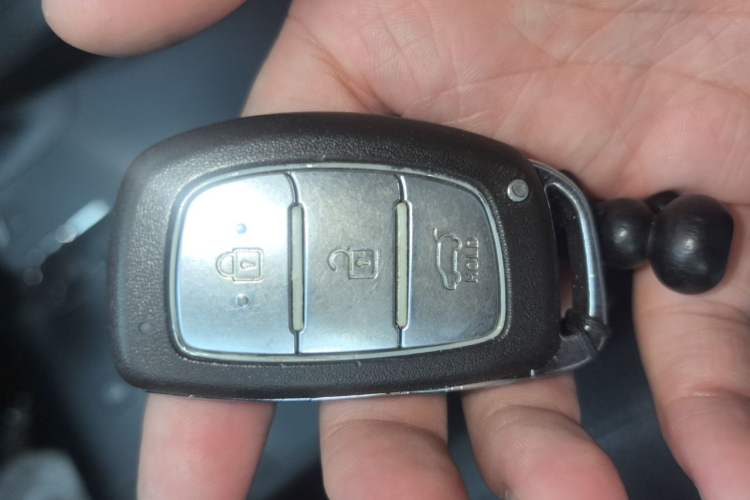 Used Hyundai ix35 2013 2.0L Automatic Two-Wheel Drive Smart GLS China IV Standard Vehicle Key