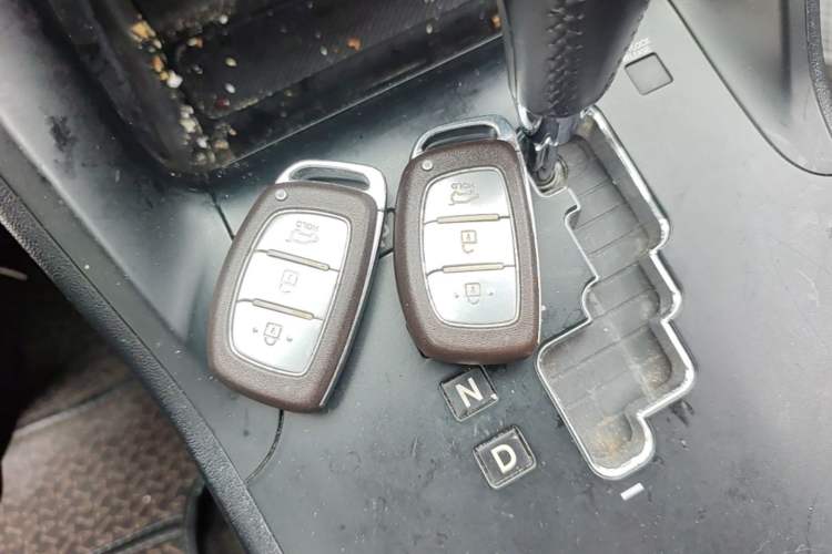 Used Hyundai ix35 2013 2.0L Automatic Two-Wheel Drive Smart GLS China V Standard Vehicle Key