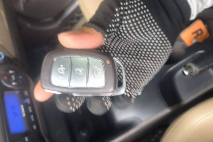 Used Hyundai ix35 2013 2.0L Automatic Two-Wheel Drive Smart GLS China IV Standard Vehicle Key