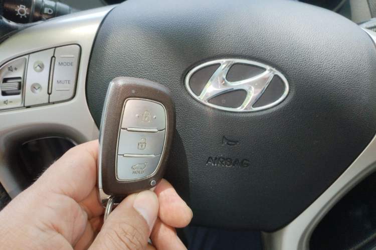 Used Hyundai ix35 2013 2.0L Automatic Two-Wheel Drive Smart GLS China V Standard Vehicle Key