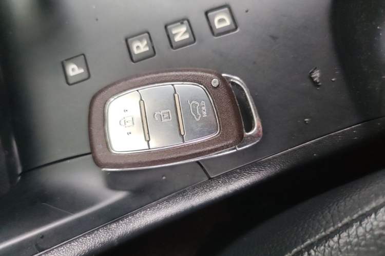 Used Hyundai ix35 2013 2.0L Automatic Two-Wheel Drive Smart GLS China IV Standard Vehicle Key