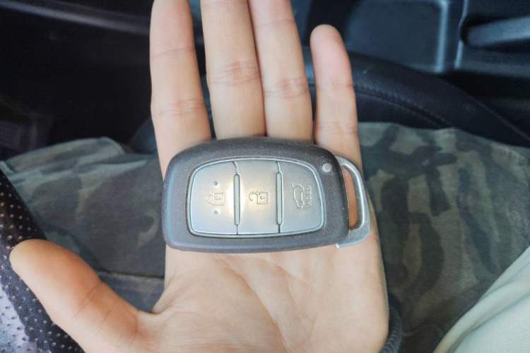 Used Hyundai ix35 2013 2.0L Automatic Two-Wheel Drive Smart GLS China V Standard Vehicle Key