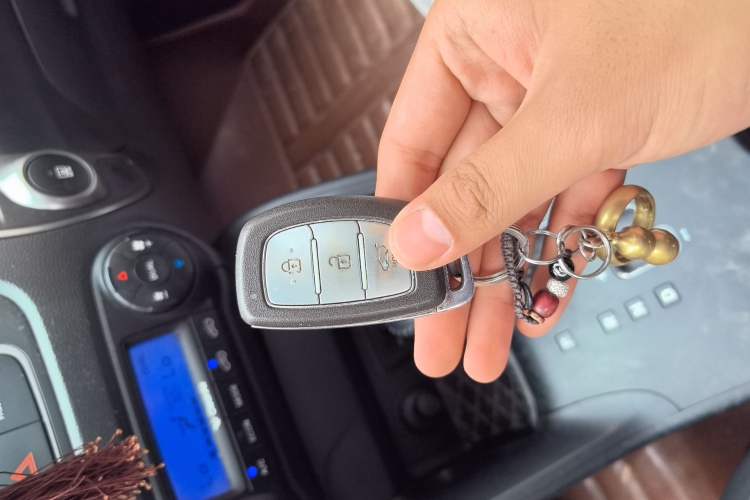 Used Hyundai ix35 2013 2.0L Automatic Two-Wheel Drive Smart GLS China IV Standard Vehicle Key