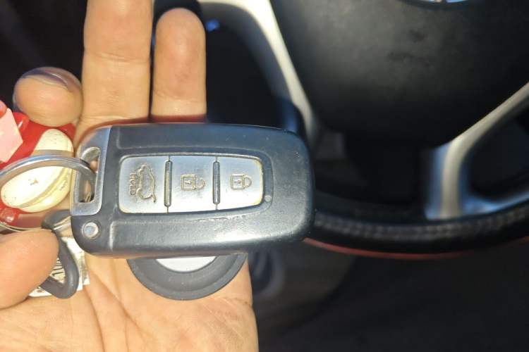 Used Hyundai ix35 2013 2.0L Automatic Two-Wheel Drive Smart GLS China IV Standard Vehicle Key