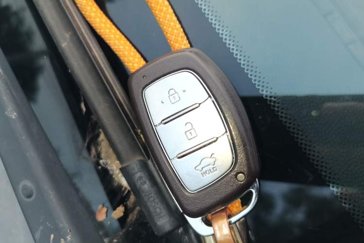 Used Hyundai ix35 2013 2.0L Automatic Two-Wheel Drive Smart GLS China IV Standard Vehicle Key