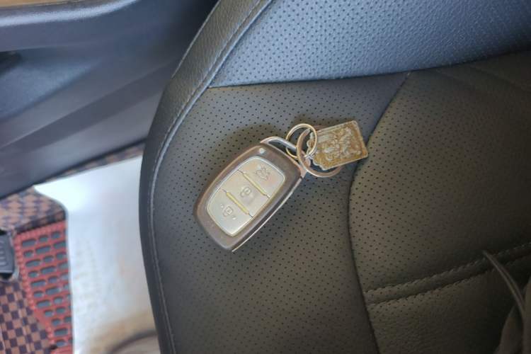 Used Hyundai ix35 2013 2.0L Automatic Two-Wheel Drive Smart GLS China IV Standard Vehicle Key