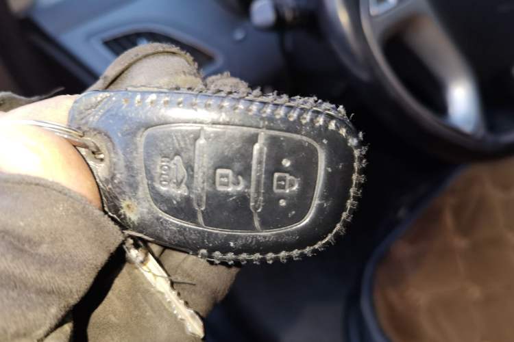 Used Hyundai ix35 2013 2.0L Automatic Two-Wheel Drive Smart GLS China IV Standard Vehicle Key
