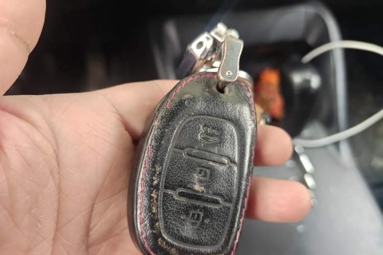 Used Hyundai ix35 2013 2.0L Automatic Two-Wheel Drive Smart GLS China IV Standard Vehicle Key