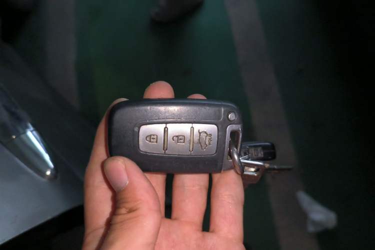 Used Hyundai ix35 2013 2.0L Automatic Two-Wheel Drive Smart GLS China IV Standard Vehicle Key