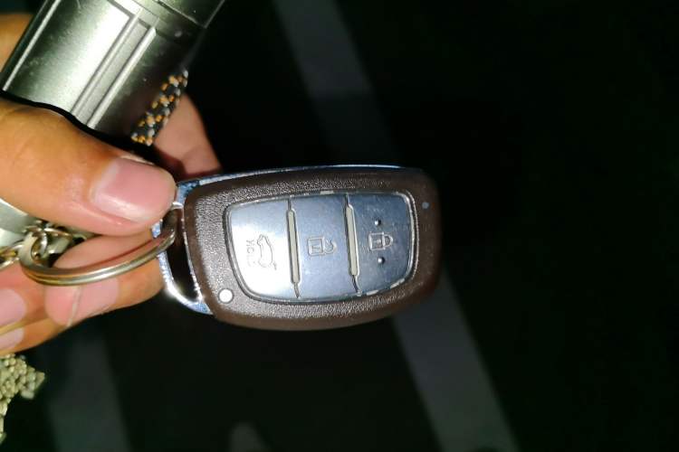Used Hyundai ix35 2013 2.0L Automatic Two-Wheel Drive Smart GLS China V Standard Vehicle Key