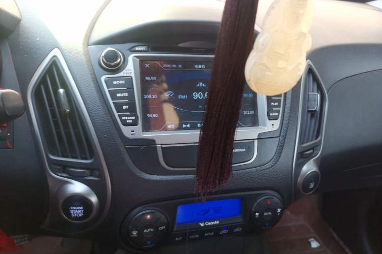 Used Hyundai ix35 2015 2.0L Automatic 2WD Smart Version China V Standard Audio And AC Panel