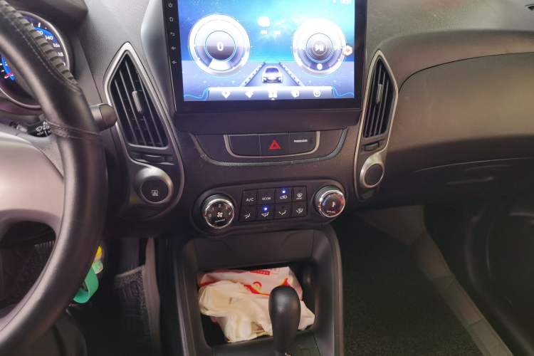 Used Hyundai ix35 2015 2.0L Automatic 2WD Comfort Edition China IV Standard Audio And AC Panel