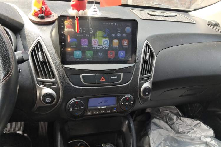 Used Hyundai ix35 2015 2.0L Automatic 2WD Smart Version China V Standard Audio And AC Panel