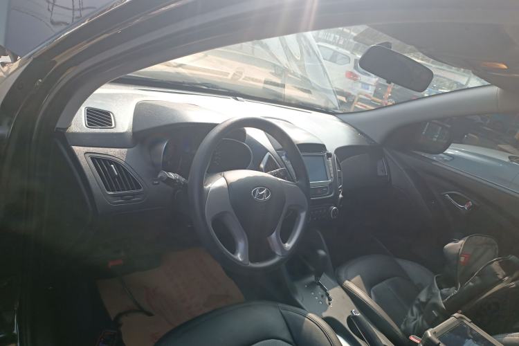 Used Hyundai ix35 2015 2.0L Automatic 2WD Comfort Edition China IV Standard Center Console