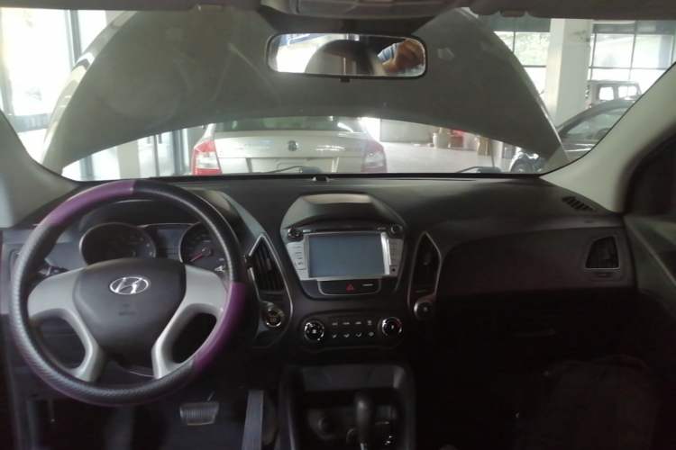 Used Hyundai ix35 2015 2.0L Automatic 2WD Comfort Edition China V Standard Center Console