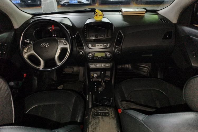 Used Hyundai ix35 2015 2.0L Automatic Two-Wheel Drive Leading Trim China V Standard Center Console