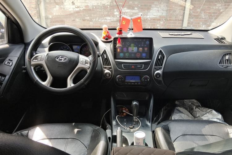 Used Hyundai ix35 2015 2.0L Automatic 2WD Smart Version China V Standard Center Console