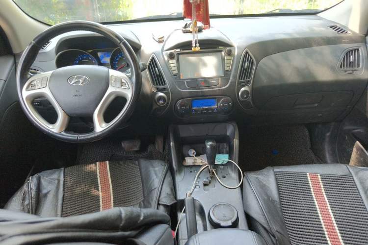 Used Hyundai ix35 2015 2.0L Automatic 2WD Smart Version China V Standard Center Console