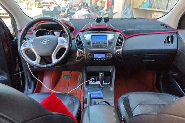 Used Hyundai ix35 2015 2.0L Automatic 2WD Smart Version China V Standard Center Console