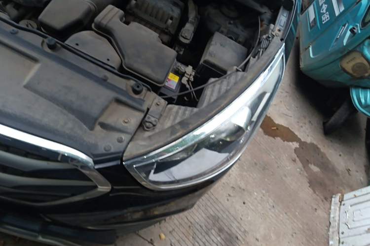 Used Hyundai ix35 2015 2.0L Automatic 2WD Smart Version China V Standard Engine Bay Left