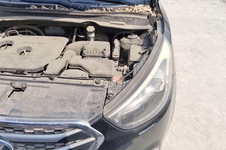 Used Hyundai ix35 2015 2.0L Automatic 2WD Smart Version China V Standard Engine Bay Left