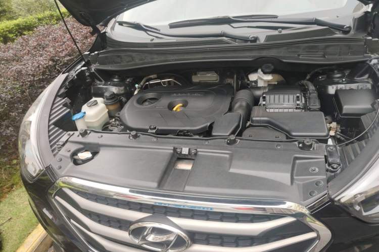 Used Hyundai ix35 2015 2.0L Automatic 2WD Smart Type China IV Engine Bay