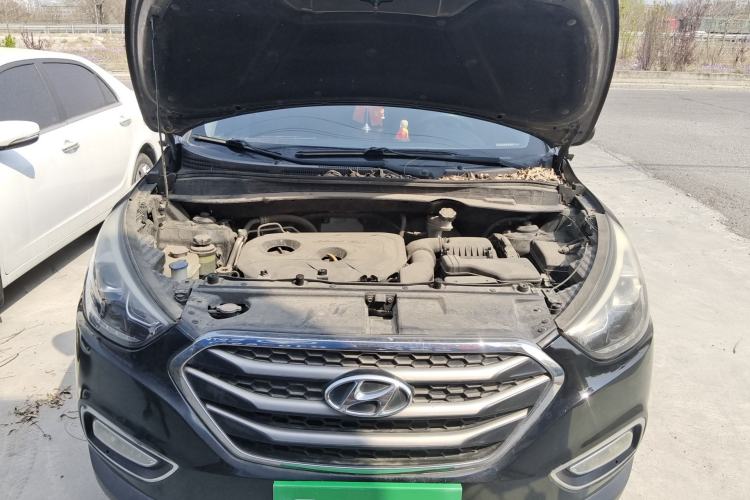 Used Hyundai ix35 2015 2.0L Automatic 2WD Smart Version China V Standard Engine Bay