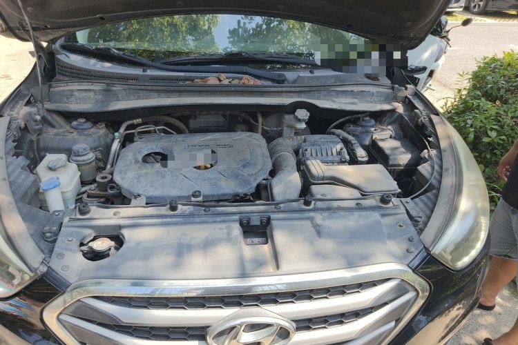 Used Hyundai ix35 2015 2.0L Automatic 2WD Smart Version China V Standard Engine Bay