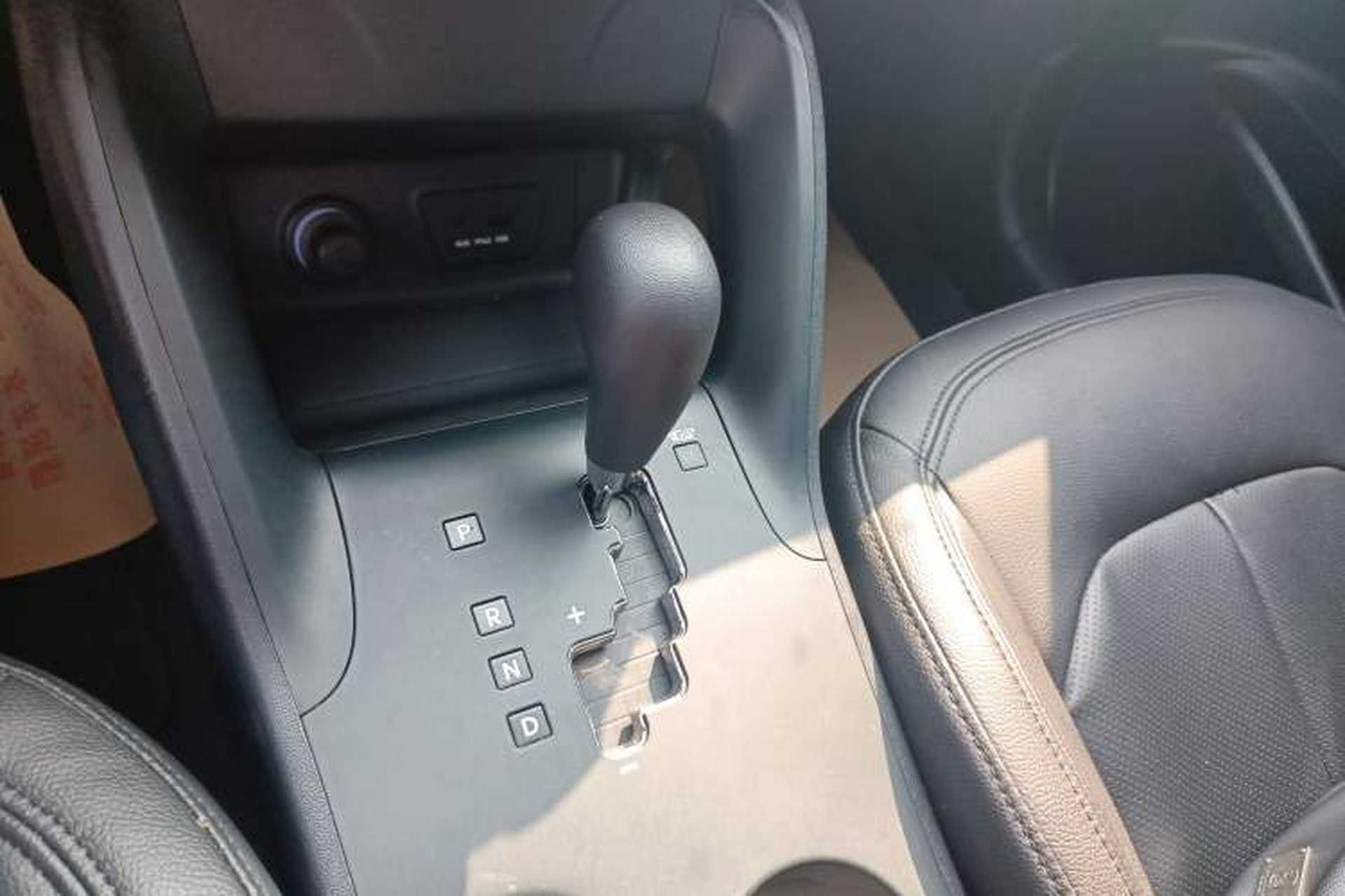 Used Hyundai ix35 2015 2.0L Automatic 2WD Comfort Edition China IV Standard Gear Lever