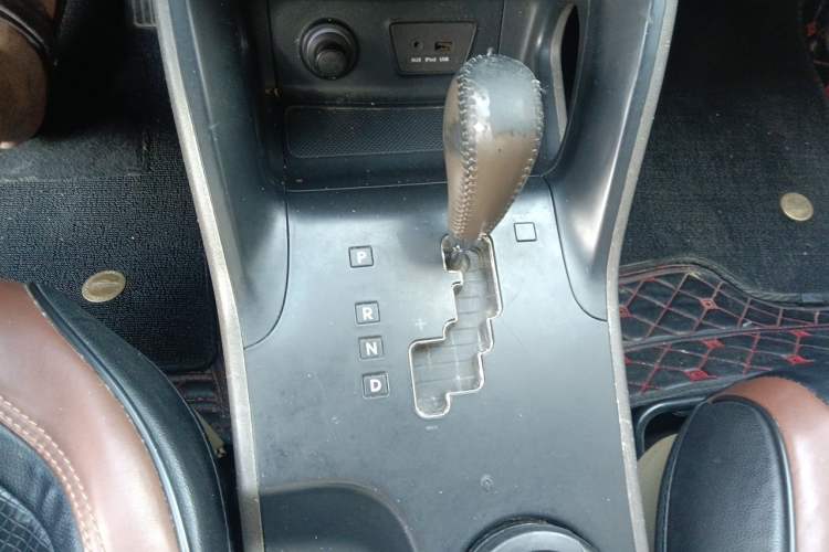 Used Hyundai ix35 2015 2.0L Automatic 2WD Smart Type China IV Gear Lever