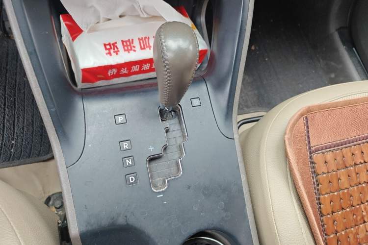 Used Hyundai ix35 2015 2.0L Automatic 2WD Smart Type China IV Gear Lever