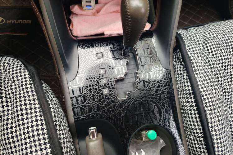 Used Hyundai ix35 2015 2.0L Automatic 2WD Smart Type China IV Gear Lever