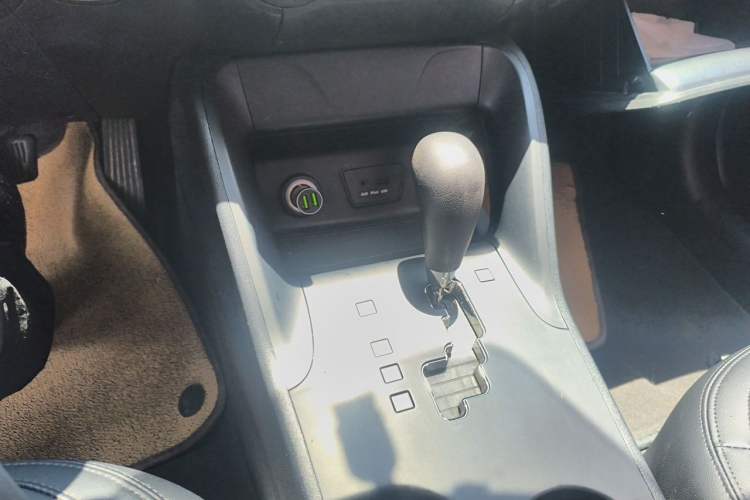 Used Hyundai ix35 2015 2.0L Automatic 2WD Comfort Edition China IV Standard Gear Lever