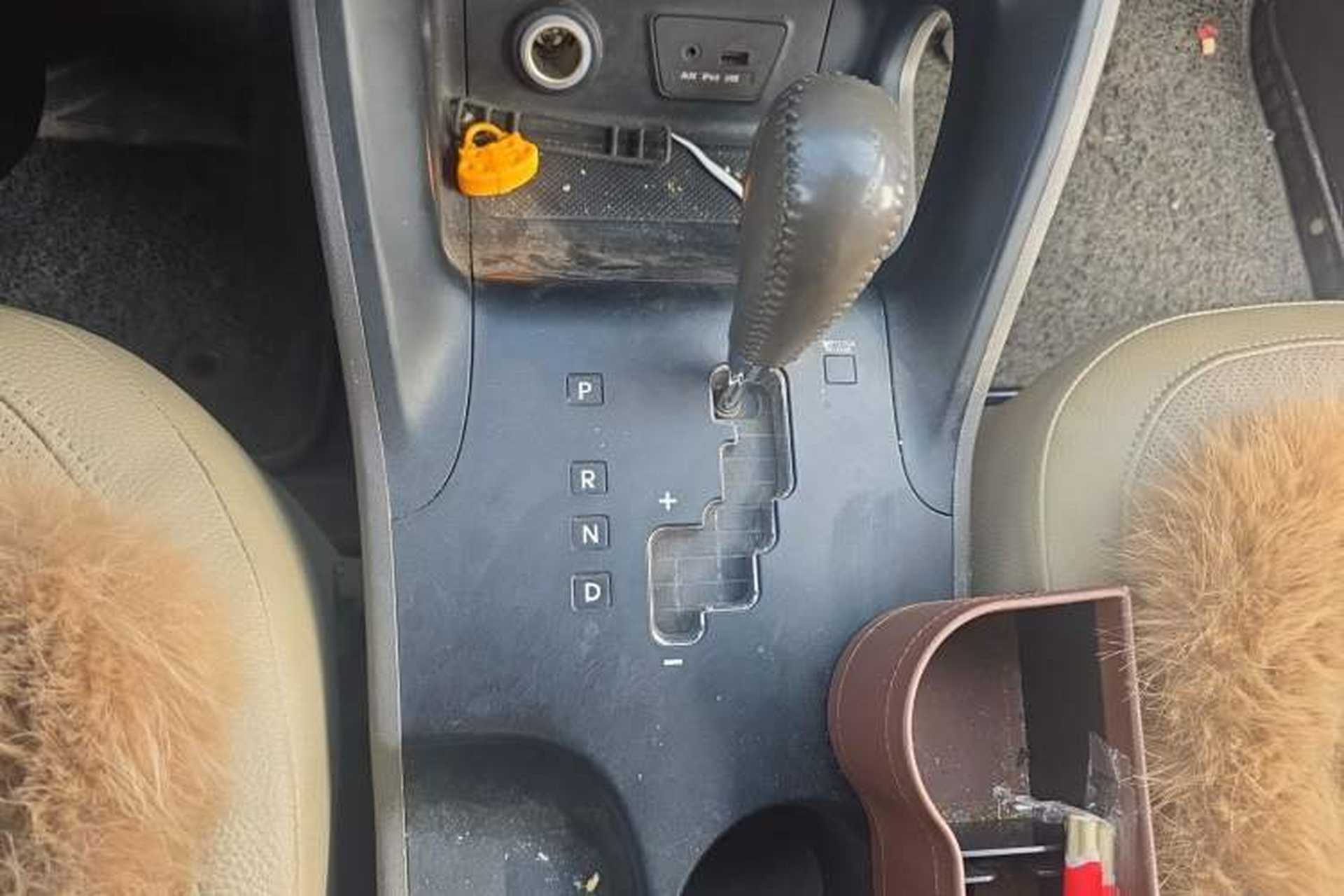 Used Hyundai ix35 2015 2.0L Automatic 2WD Smart Type China IV Gear Lever