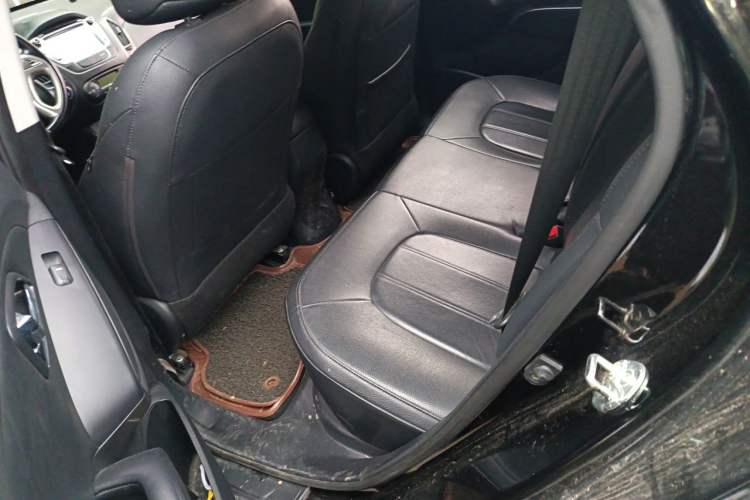 Used Hyundai ix35 2015 2.0L Automatic 2WD Smart Version China V Standard Left Rear Seat