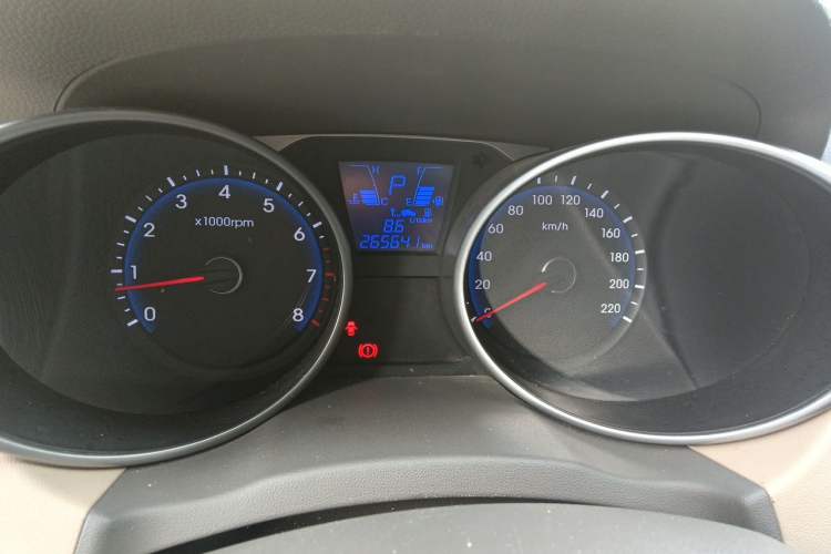 Used Hyundai ix35 2015 2.0L Automatic 2WD Smart Type China IV Odometer Close Up