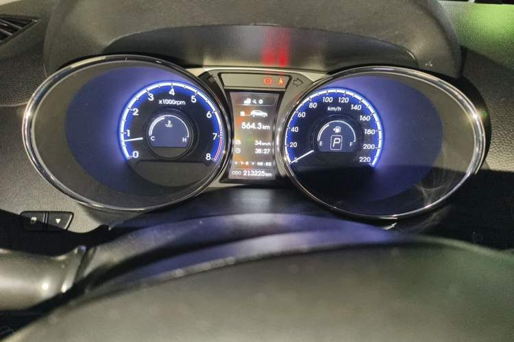 Used Hyundai ix35 2015 2.0L Automatic Two-Wheel Drive Leading Trim China V Standard Odometer Close Up