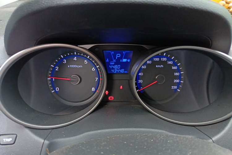 Used Hyundai ix35 2015 2.0L Automatic 2WD Smart Version China V Standard Odometer Close Up