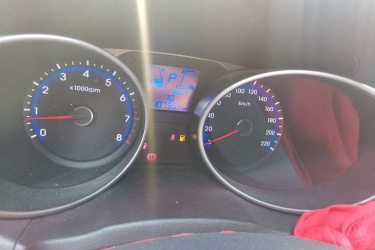 Used Hyundai ix35 2015 2.0L Automatic 2WD Smart Version China V Standard Odometer Close Up